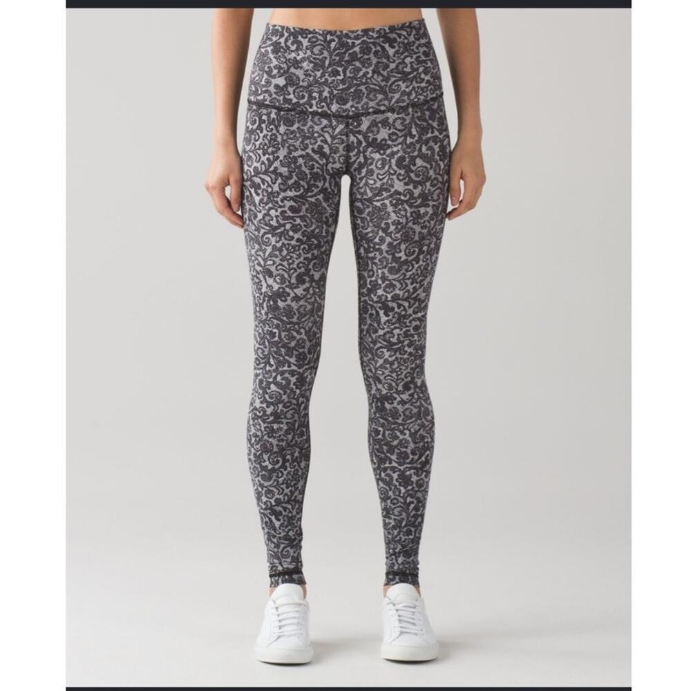 Lululemon Wunder Under Leggings - Size 8